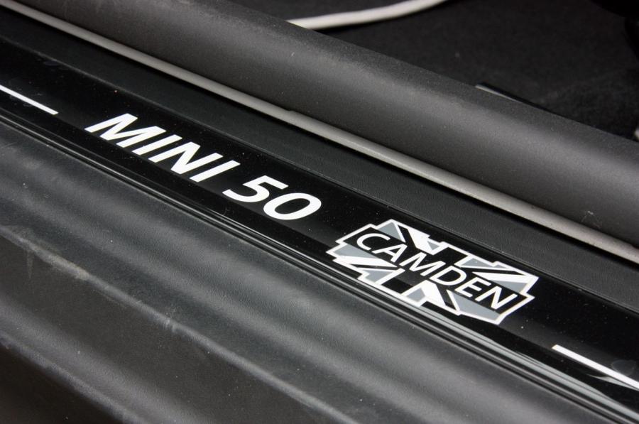  Mini Cooper 50 Camden Edition 2010 года  (фото 12 из 53)